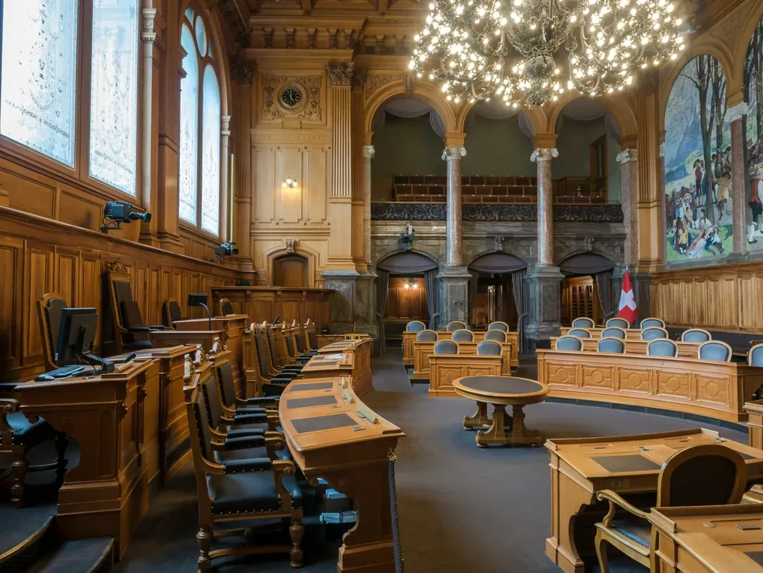 Sala de audiencias vinculada al servicio de derecho penal